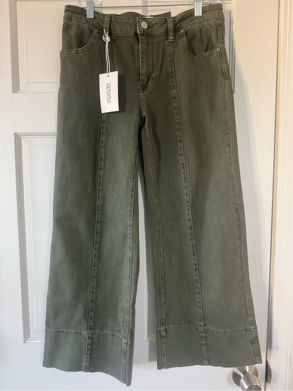 Zenana Olive wide leg crop . NWT - Picture 2 of 3